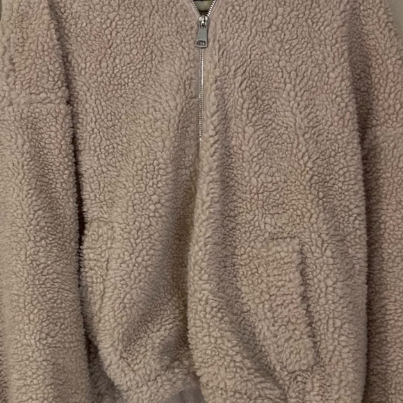 PrettyLittleThing Stone Zip Through Hooded Borg Jacket - Picture 9 of 9